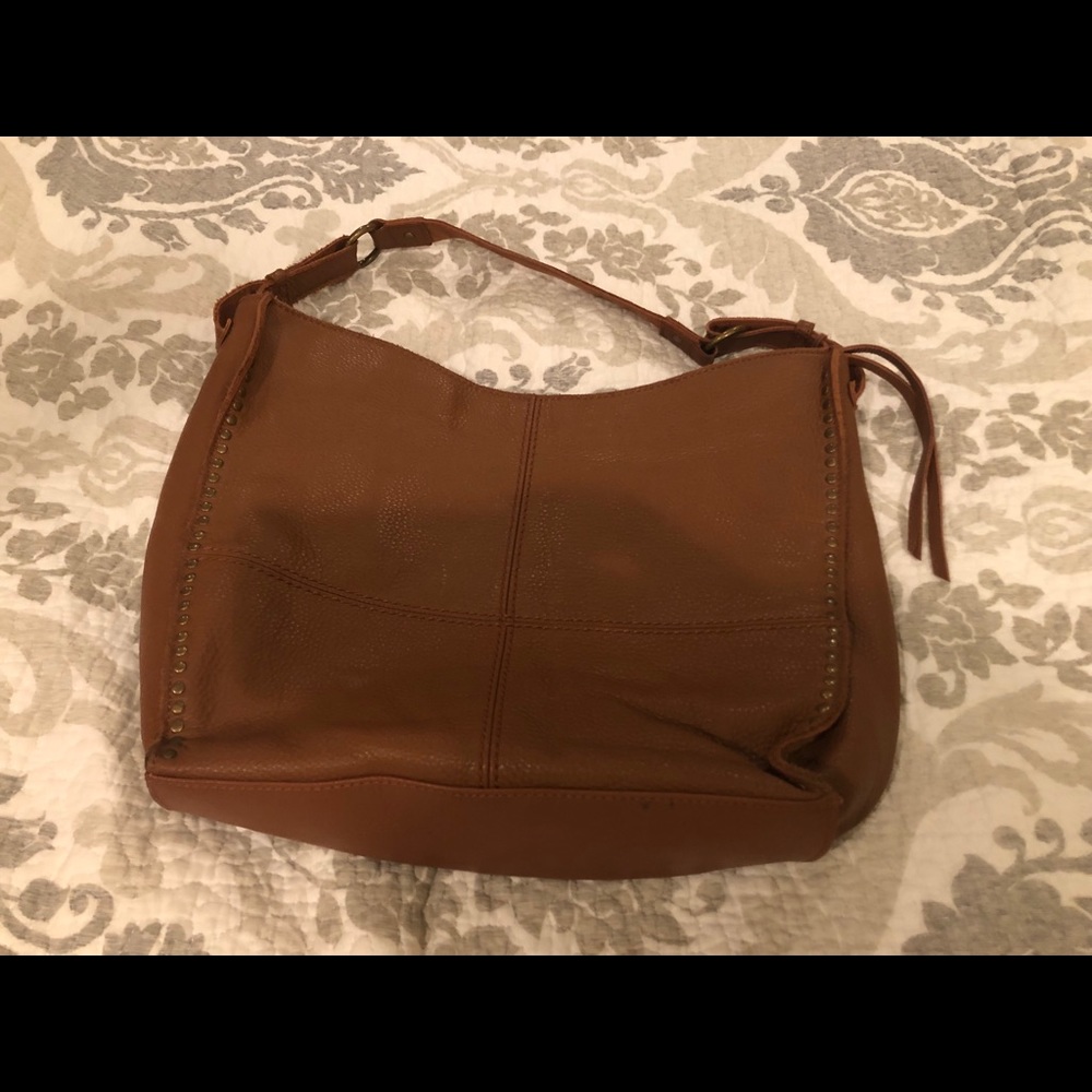The Sac Leather Shoulder Bag. Perfect Accessory!